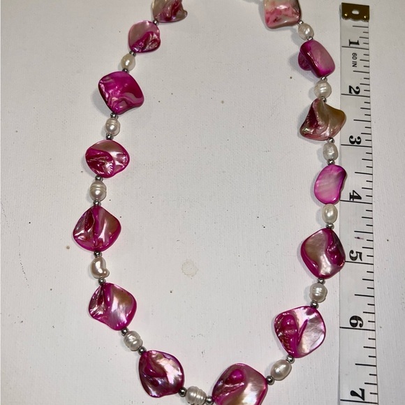 Chic Pink Mother of Pearl Shell & Pearl Beaded Statement Necklace - Picture 1 of 2